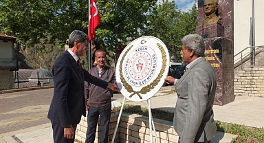 Gençlik Haftası dolayısıyla çelenk sunma töreni düzenlendi