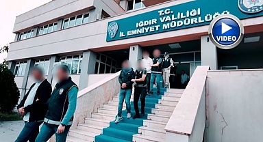 Göçmenlere sahte belge düzenleyen şüphelilere operasyon: 2 tutuklama