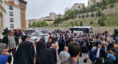 Hacı adayları dualarla kutsal topraklara uğurlandı