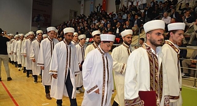 Hafızlık eğitimini tamamlayan 300 öğrenci icazet aldı