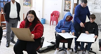 Hafta sonlarını öğrencileriyle geçiriyorlar
