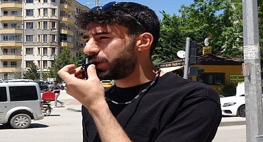 Hakem düdüğünü alıp trafiği yönetti
