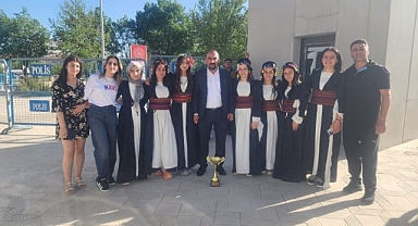 Halk oyunlarında başarıya imza attılar