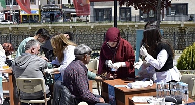 ‘Hipertansiyon Günü' kapsamında vatandaşların tansiyonları ölçüldü