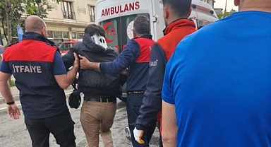 İki otomobil birbirine girdi: 1'i ağır 4 yaralı