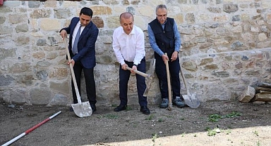 İlk kazmayı Vali vurdu... 5 bin yıllık kalede kazı başladı