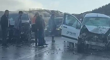 İspir'de iki araç kafa kafaya çarpıştı! 4 yaralı