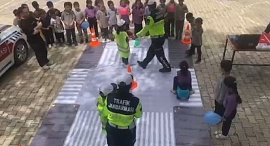 Jandarma'dan minik öğrencilere trafik eğitimi