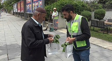 Katı atık tesisinde üretilen fideleri dağıttılar