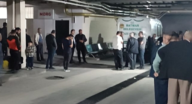 Küçük çocuk güreşirken kalbine yenik düştü