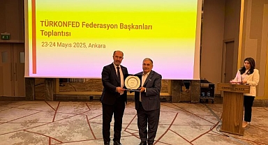 Lila Kağıt'a teşekkür plaketi