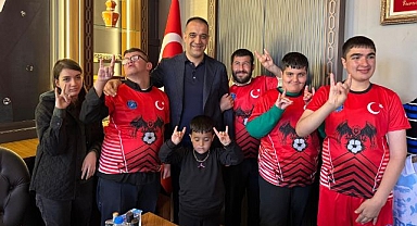 MHP gönüllerin şampiyonlarını ağırladı