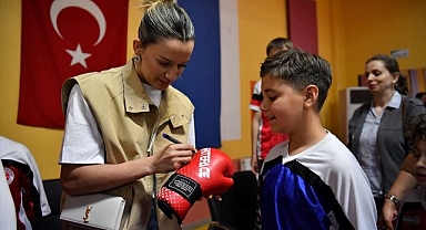 Milli boksör genç sporculara kariyer yolculuğunu anlattı