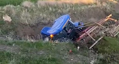 Minibüs ile traktör çarpıştı: 4 yaralı