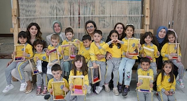 Minikler dokumacılığın büyülü dünyasında gezindi