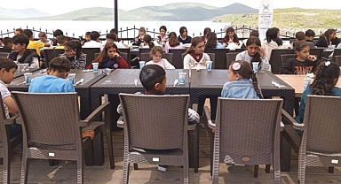 Miniklerin yüzünü güldürdüler