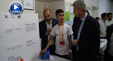 Öğrenciler bilim fuarında projelerini sergiledi