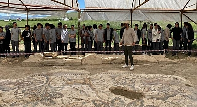 Öğrenciler tarihi mozaiği inceledi