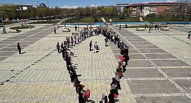 Öğrencilerden Filistin haritası koreografisi