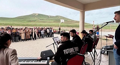 Öğrencilere moral konseri