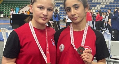 Ortaokullu güreşçiden Türkiye Şampiyonluğu