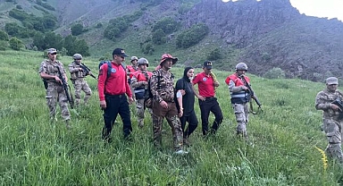 Ot toplamaya gittikleri bölgede kaybolan çiftin yardımına jandarma yetişti