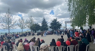 Özel gereksinimli çocuklar uçurtma şenliğinde buluştu