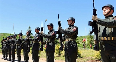 PKK'lı teröristlerce şehit edilen silahsız 33 asker anıldı