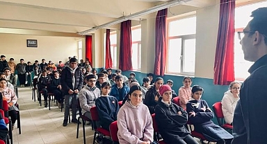 Polislerden öğrencilere meslek tanıtımı