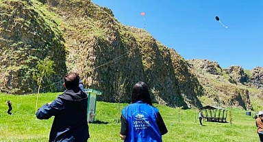 Rengarenk uçurtmalar gökyüzünü süsledi