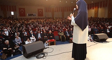 Saliha Erdim Erzurum’da ailelere seslendi