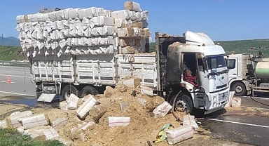 Saman yüklü kamyonda yangın çıktı