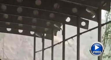 Şiddetli fırtına hayatı felç etti