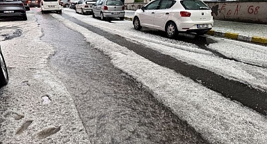 Şiddetli sağanak ve dolu hayatı felç etti