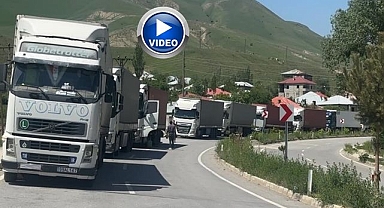 Sınırda 2 kilometrelik tır kuyruğu