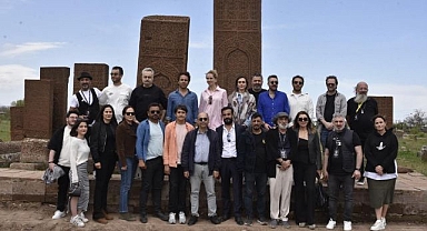 Tarihi Selçuklu Mezarlığı'na ünlü akını
