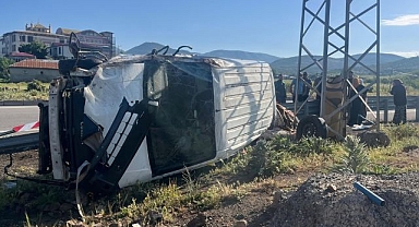 Ticari araç takla attı 1'i çocuk 5 kişi yaralandı