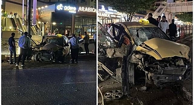 Ticari taksi refüjdeki bariyerlere çarptı
