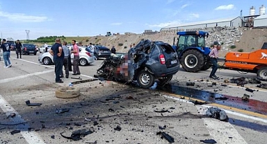 Tır ile otomobil çarpıştı: 1 ölü, 2 ağır yaralı