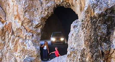 Tır tünelde sıkışınca ekipler devreye girdi