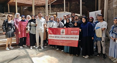 Üniversite öğrencileri tarihi yerleri gezdi
