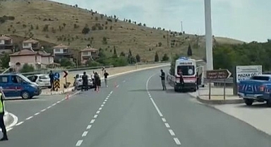 2 otomobil çarpıştı 3 yaralı