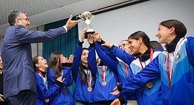 Altın rozet kazanan okullara belgeleri verildi