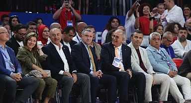 Bakan Bak’tan A Milli Kadın Voleybol Takımı'na tebrik