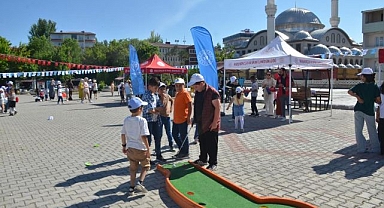 Çocuk şenliğinde gönüllerince eğlendiler