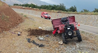Devrilen çapa motorunun altında can verdi