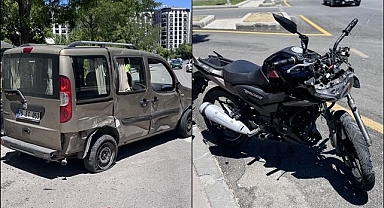 Erzurum'da ticari araç motosikletle çarpıştı