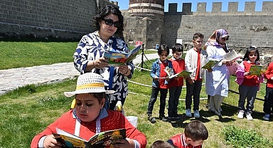 Erzurum kalesinde okuma etkinliği