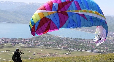 Eşsiz manzarasıyla yamaç paraşütü tutkunlarının gözdesi