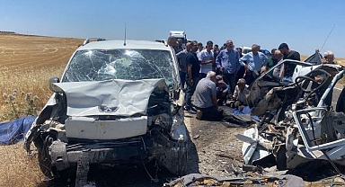 Feci kazada otomobiller çarpıştı: 3 ölü, 2 yaralı